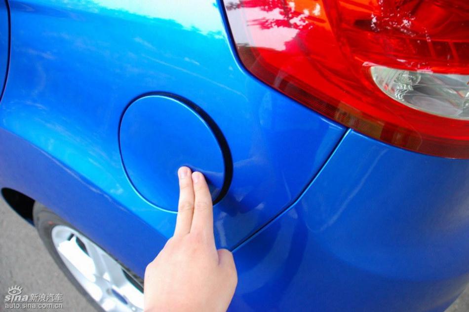 新嘉年华两厢手动运动型外观