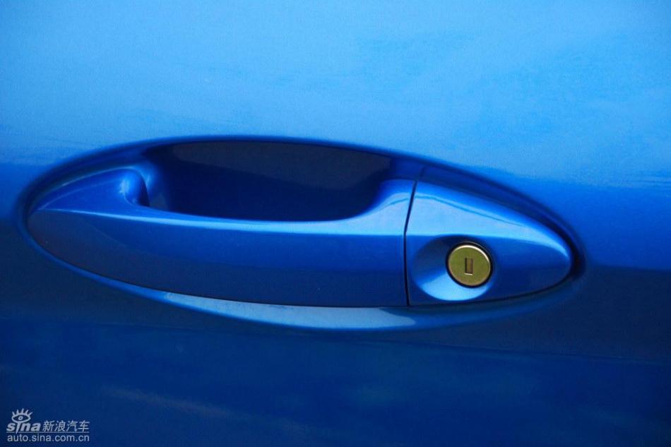 新嘉年华两厢手动运动型外观