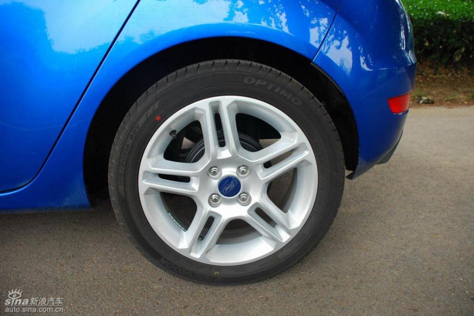 新嘉年华两厢手动运动型外观