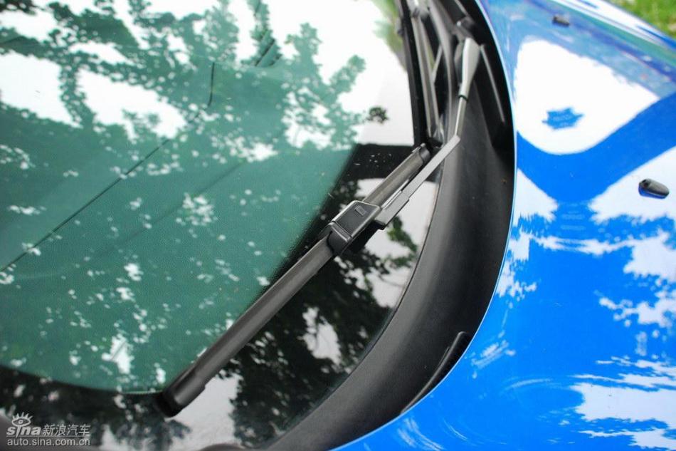 新嘉年华两厢手动运动型外观