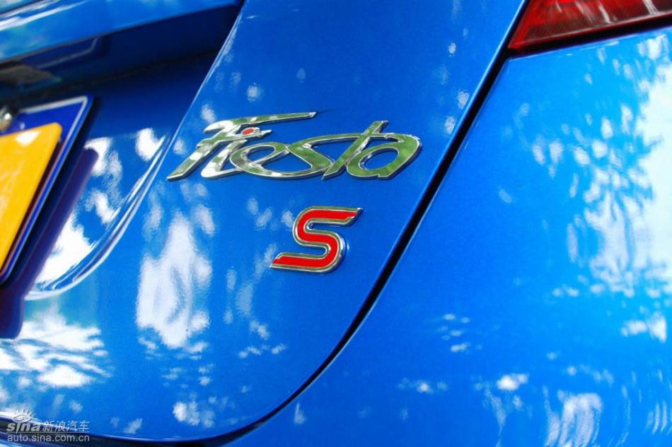 新嘉年华两厢手动运动型外观