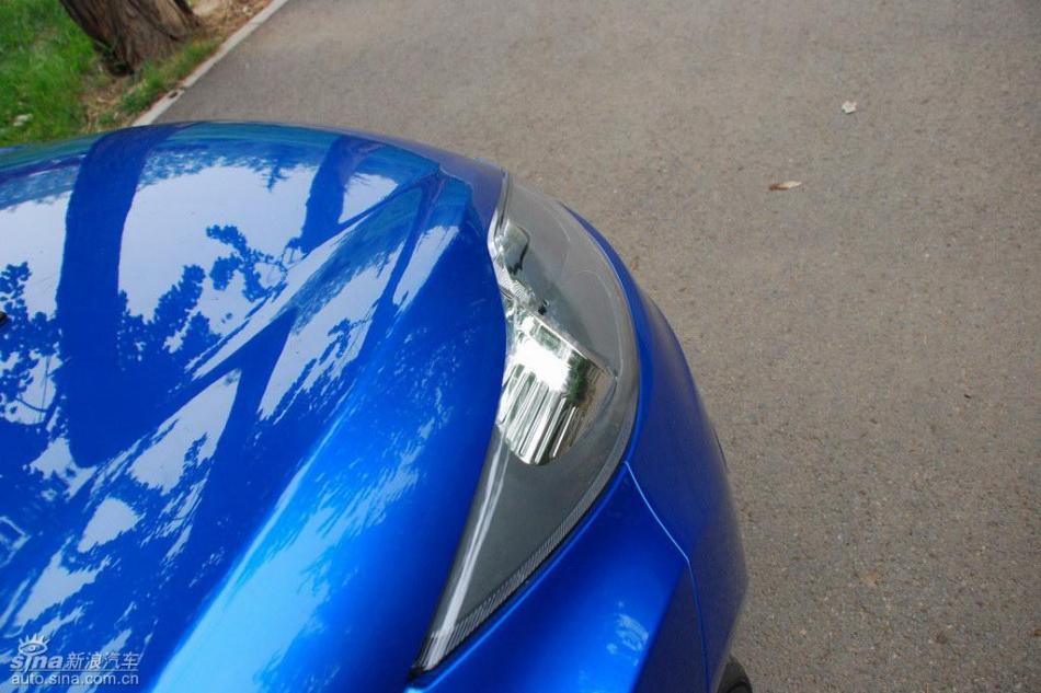 新嘉年华两厢手动运动型外观