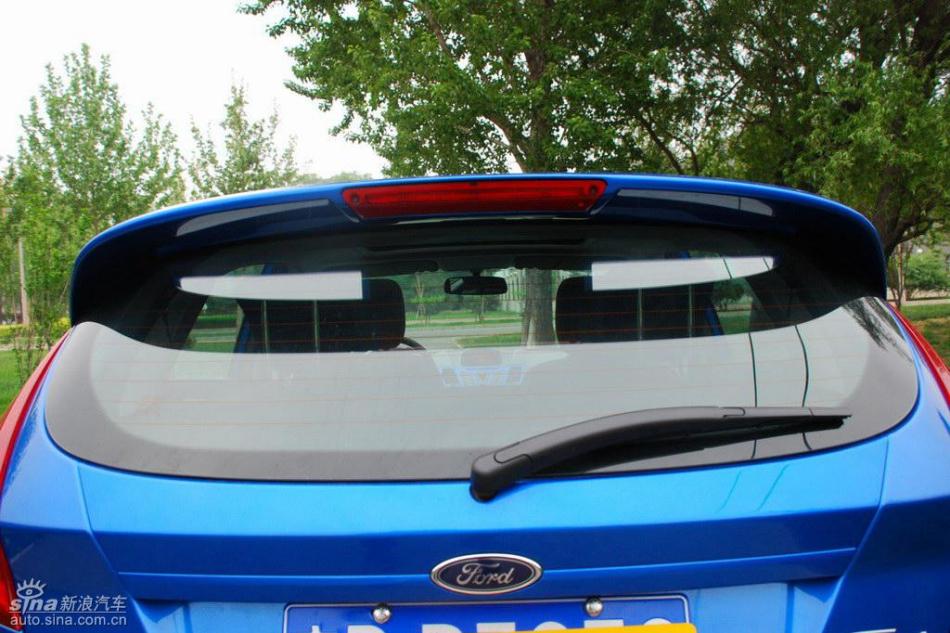 新嘉年华两厢手动运动型外观