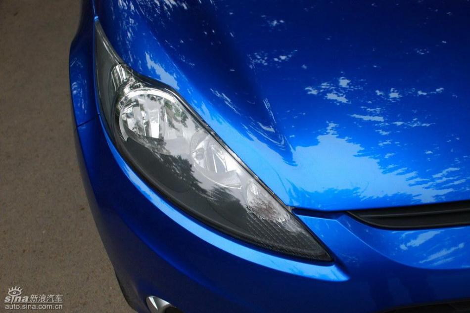 新嘉年华两厢手动运动型外观