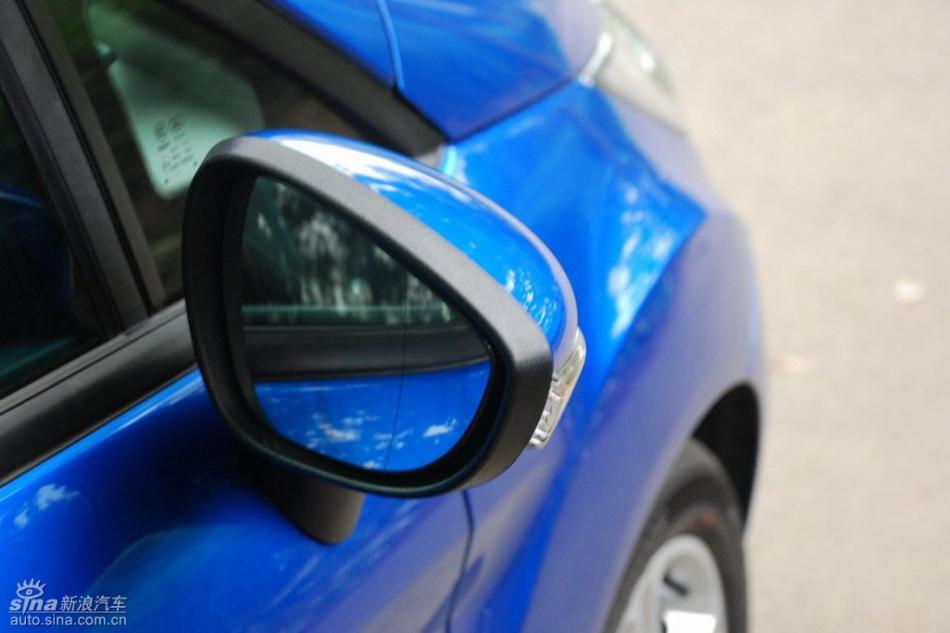 新嘉年华两厢手动运动型外观