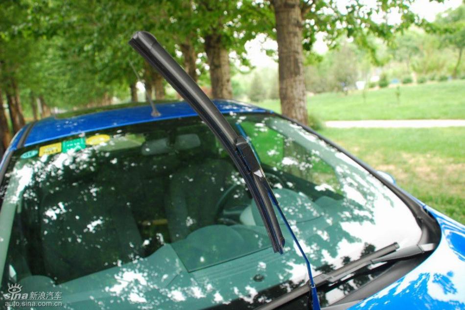 新嘉年华两厢手动运动型外观