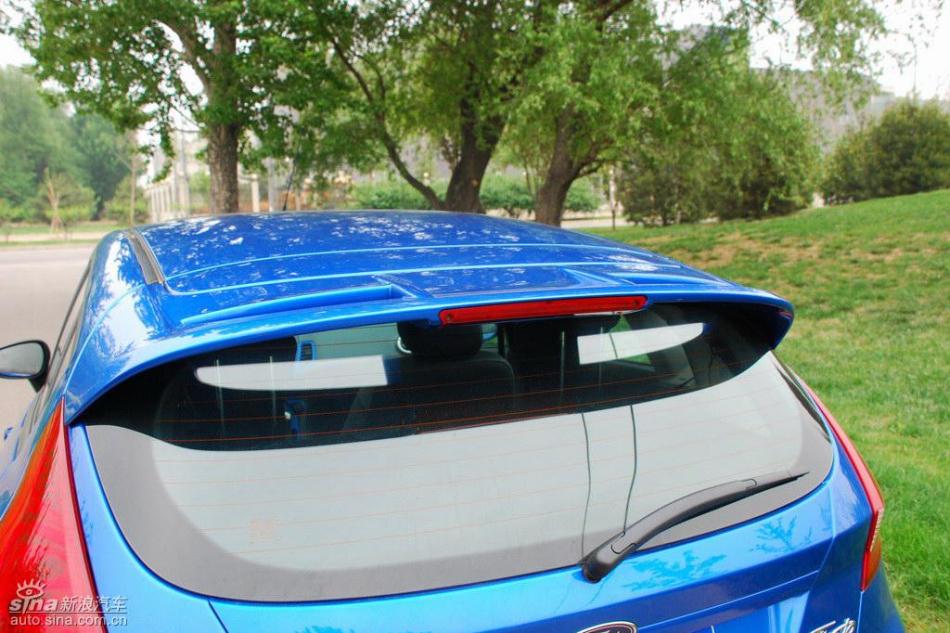 新嘉年华两厢手动运动型外观