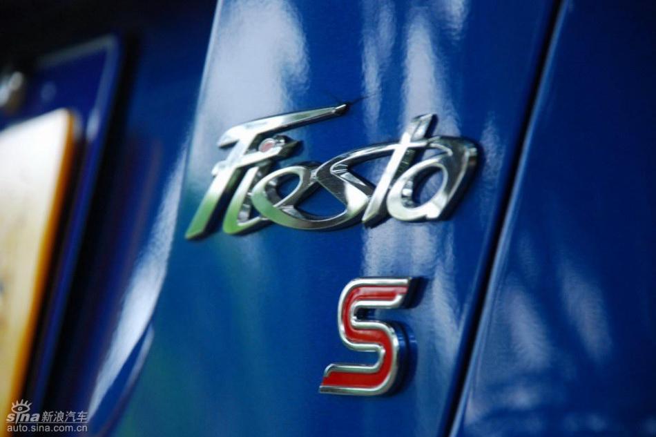 新嘉年华两厢手动运动型外观