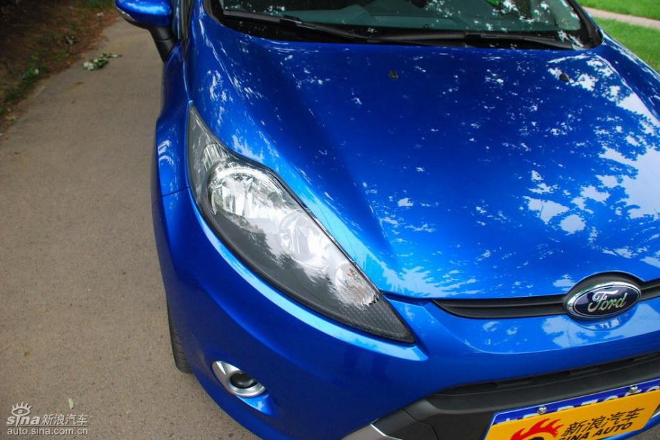 新嘉年华两厢手动运动型外观