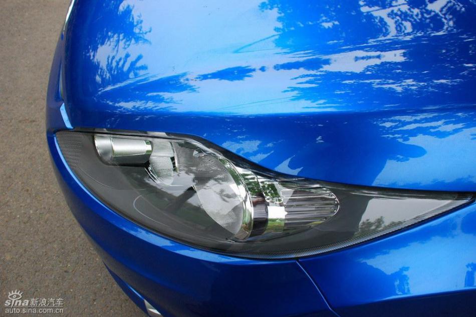 新嘉年华两厢手动运动型外观