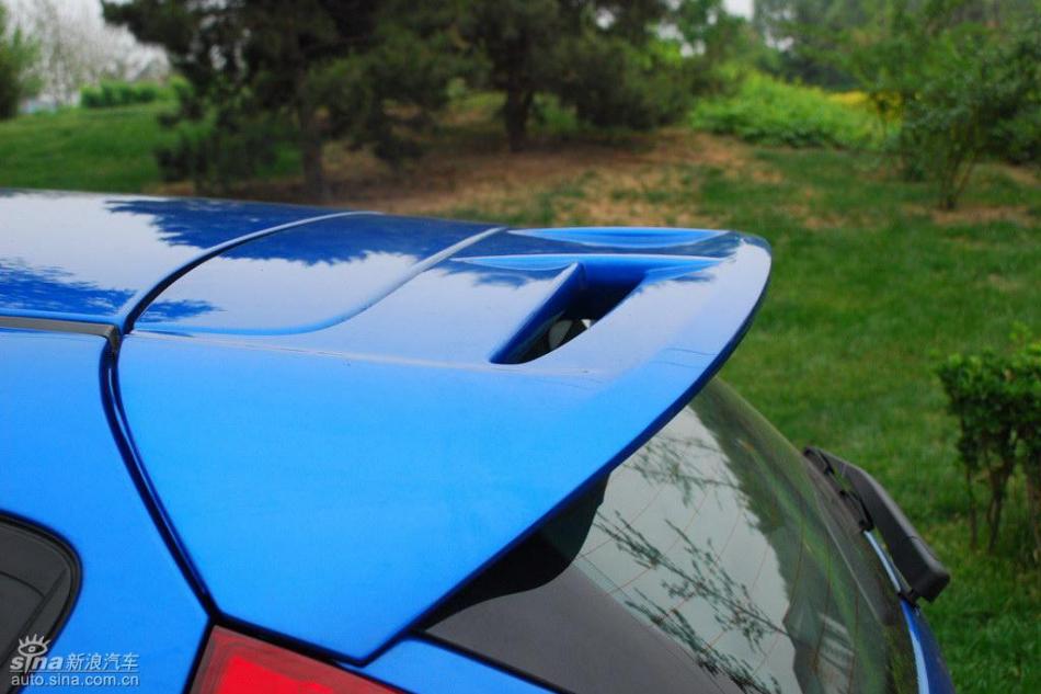 新嘉年华两厢手动运动型外观