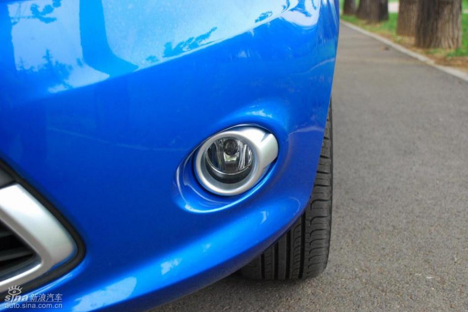 新嘉年华两厢手动运动型外观