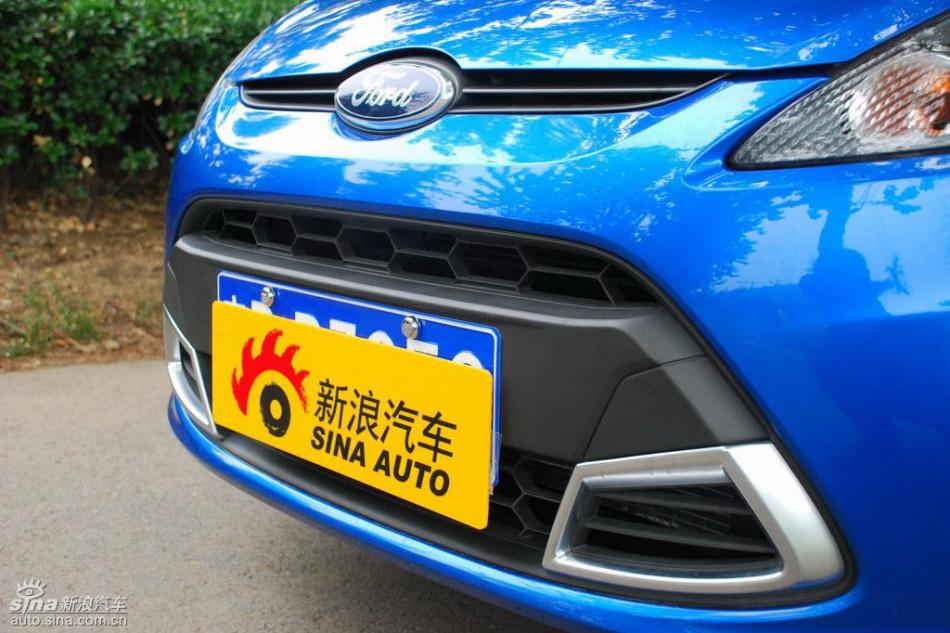 新嘉年华两厢手动运动型外观