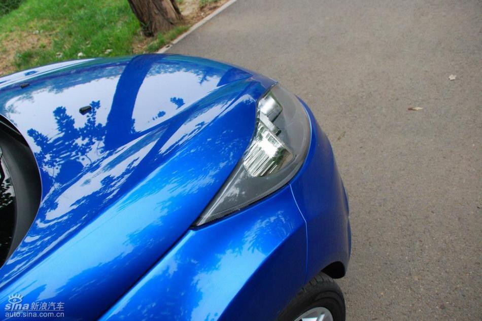 新嘉年华两厢手动运动型外观