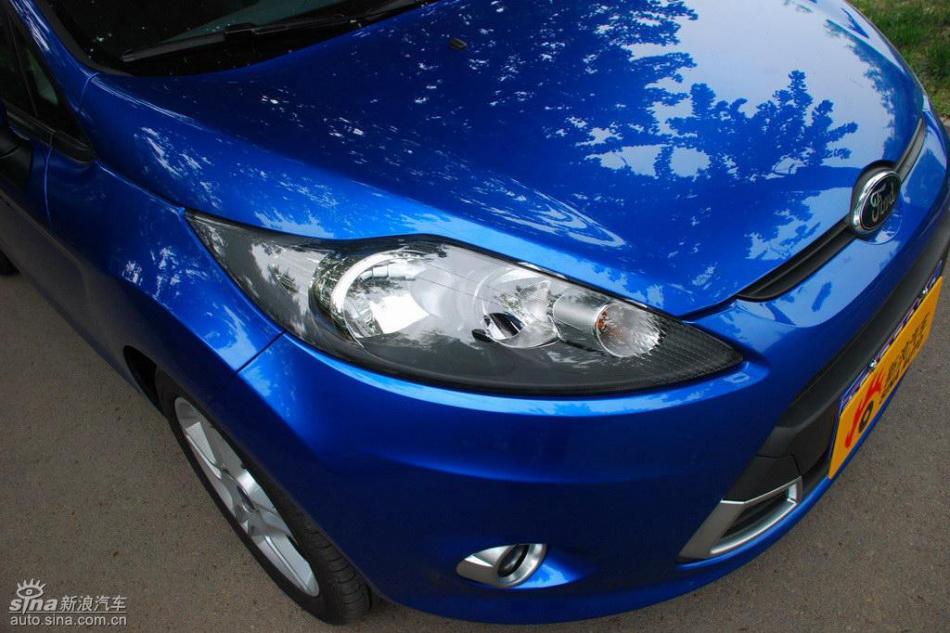 新嘉年华两厢手动运动型外观