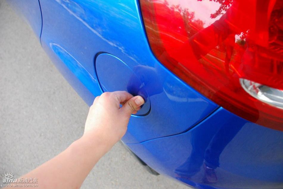 新嘉年华两厢手动运动型外观