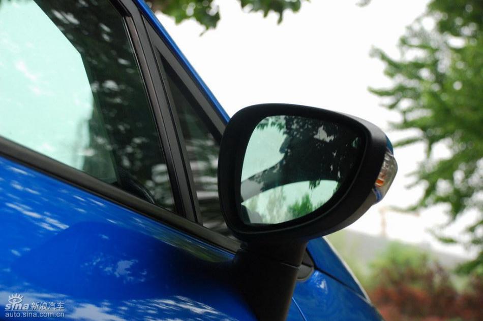 新嘉年华两厢手动运动型外观