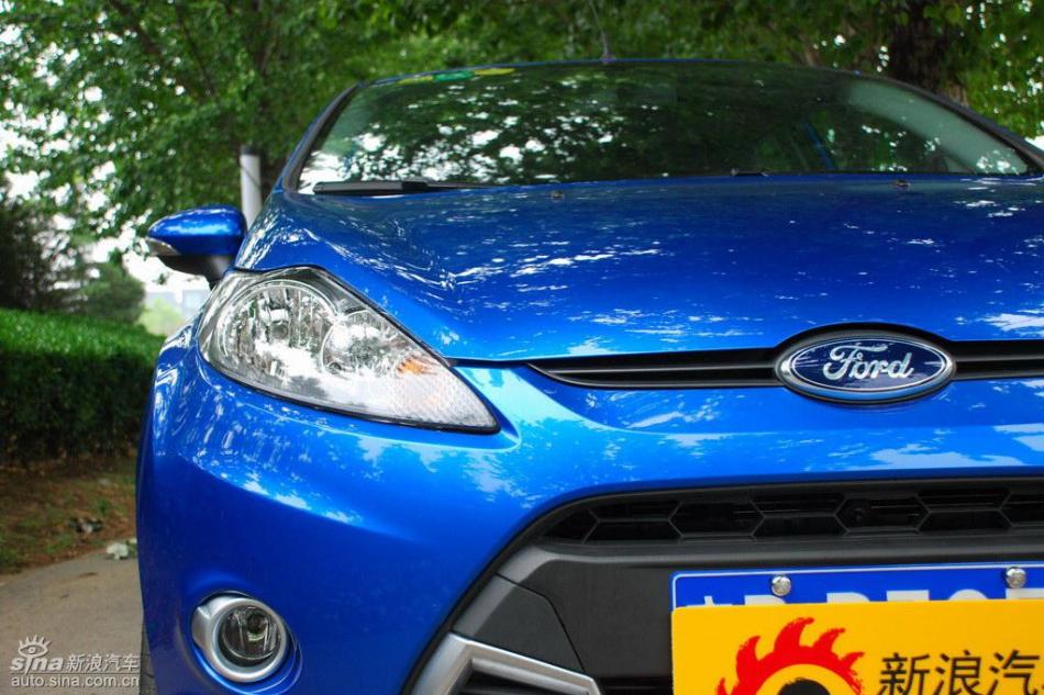 新嘉年华两厢手动运动型外观