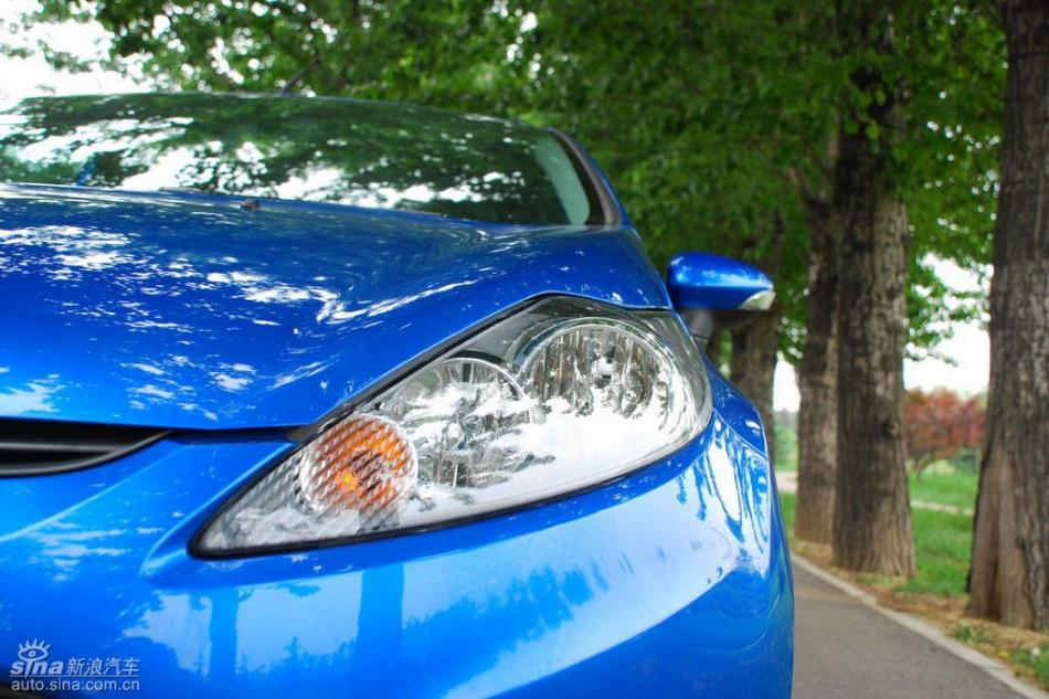 新嘉年华两厢手动运动型外观