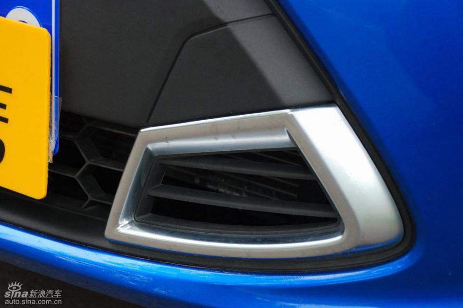 新嘉年华两厢手动运动型外观