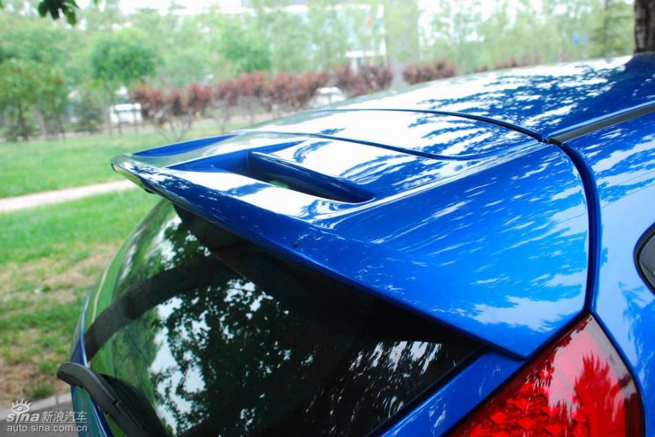 新嘉年华两厢手动运动型外观