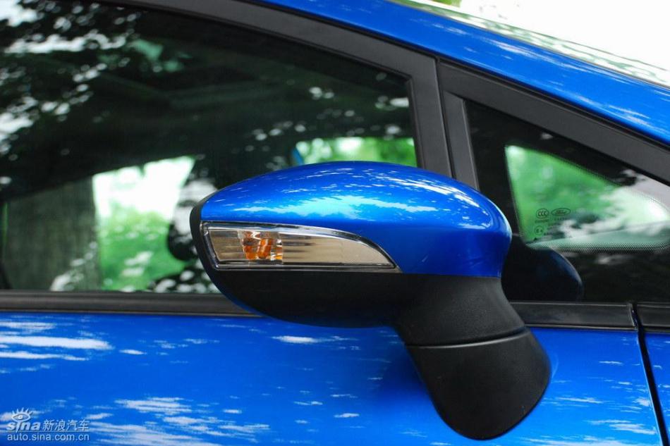 新嘉年华两厢手动运动型外观