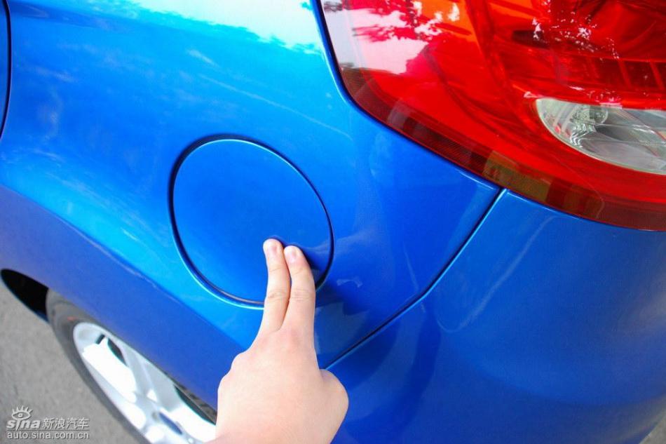 新嘉年华两厢手动运动型外观