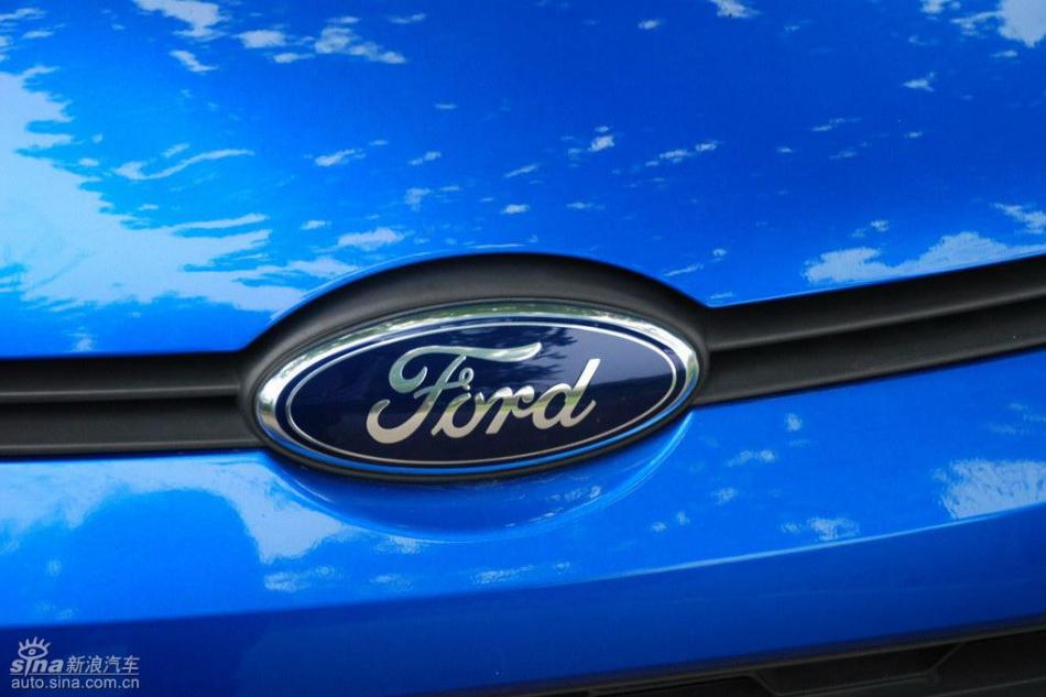 新嘉年华两厢手动运动型外观