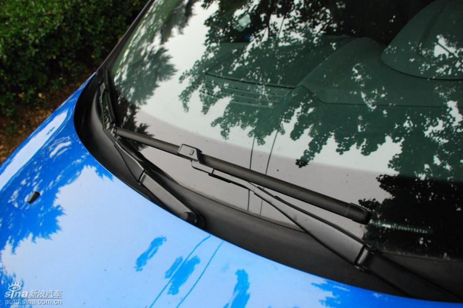 新嘉年华两厢手动运动型外观