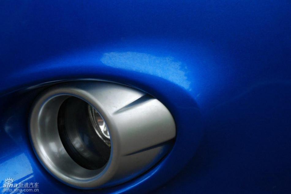 新嘉年华两厢手动运动型外观