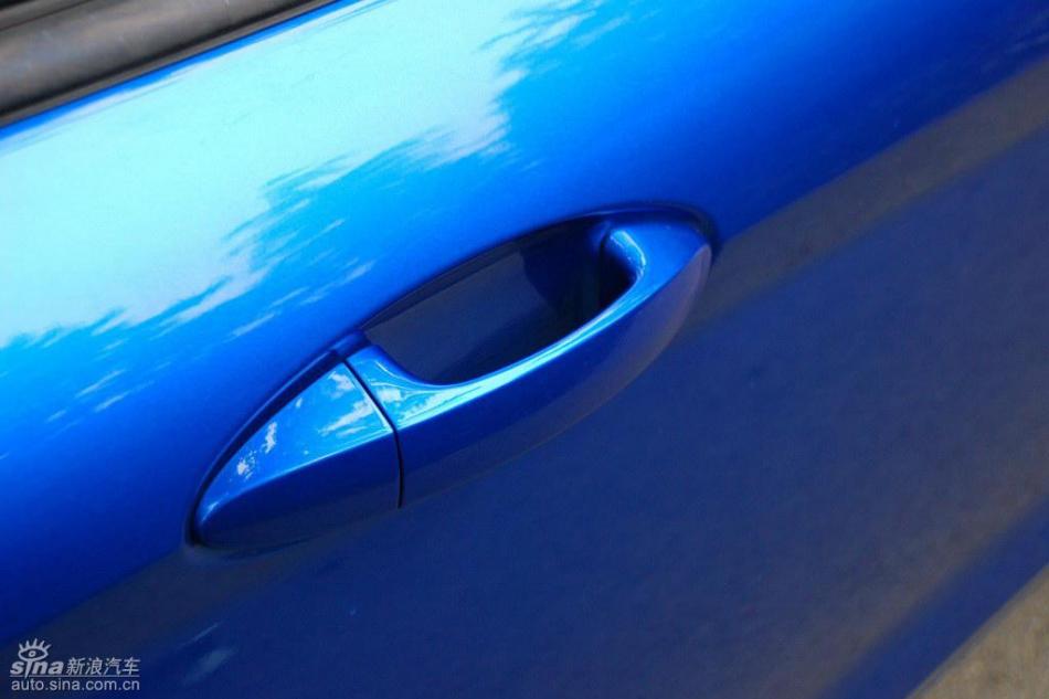 新嘉年华两厢手动运动型外观