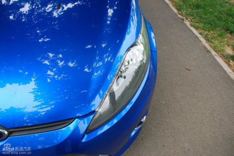 新嘉年华两厢手动运动型外观