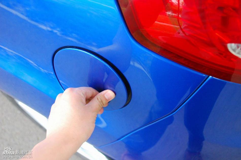 新嘉年华两厢手动运动型外观