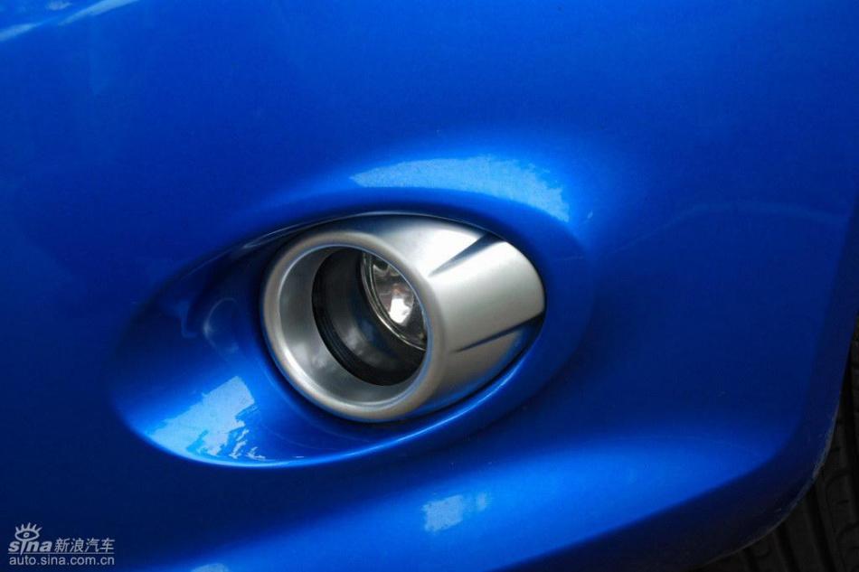 新嘉年华两厢手动运动型外观