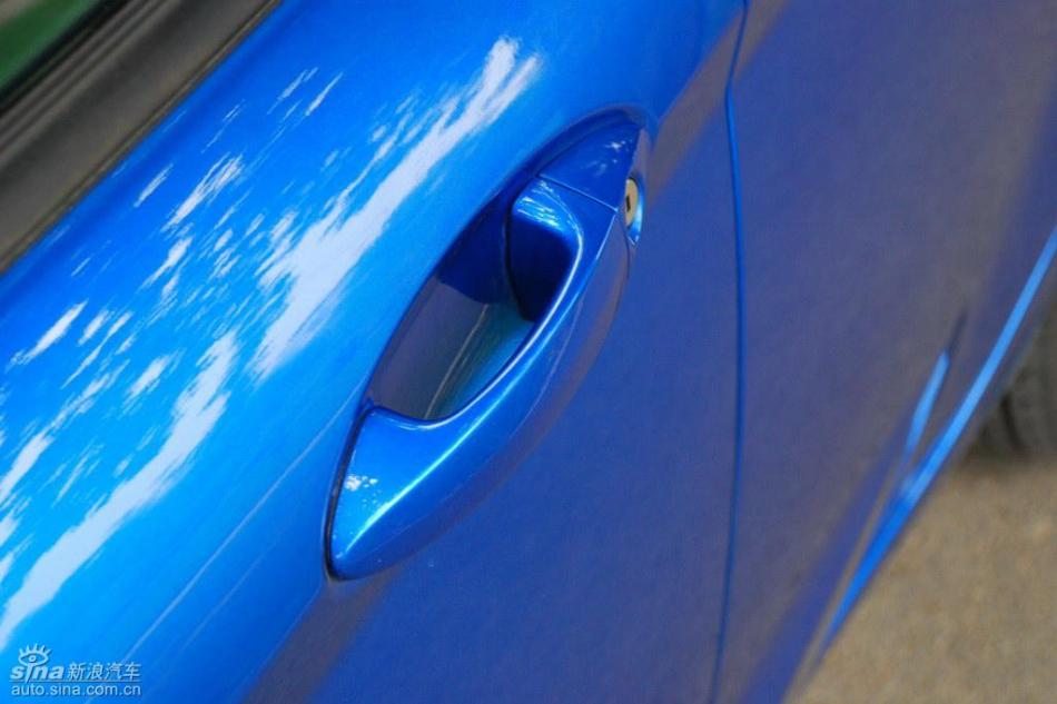 新嘉年华两厢手动运动型外观