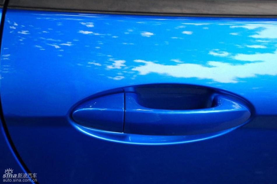 新嘉年华两厢手动运动型外观