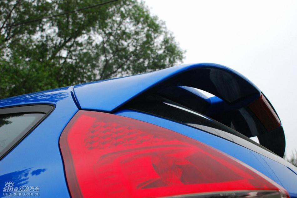 新嘉年华两厢手动运动型外观