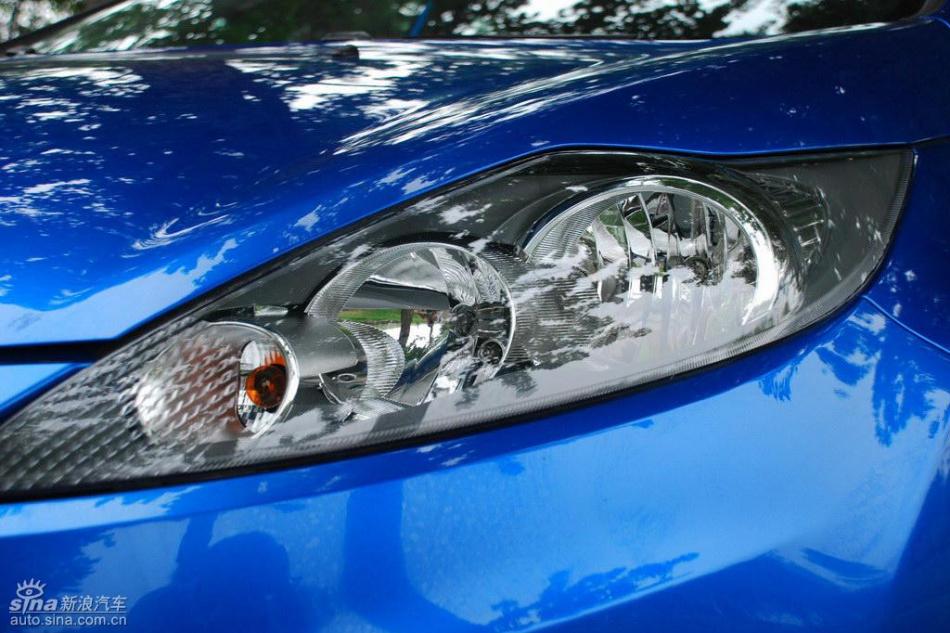 新嘉年华两厢手动运动型外观