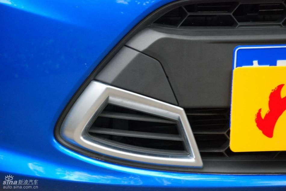 新嘉年华两厢手动运动型外观