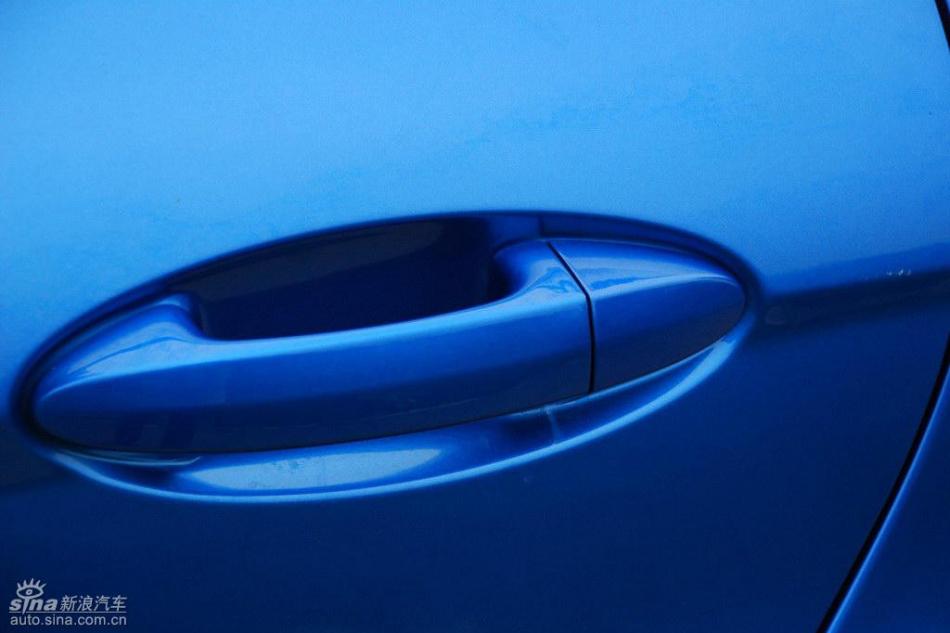 新嘉年华两厢手动运动型外观