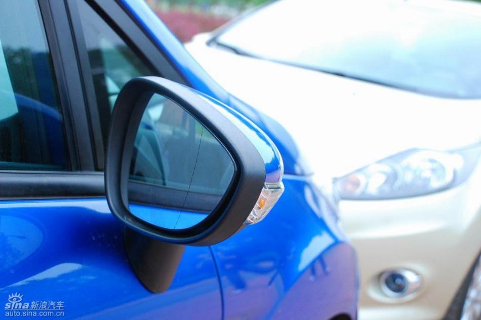 新嘉年华两厢手动运动型外观