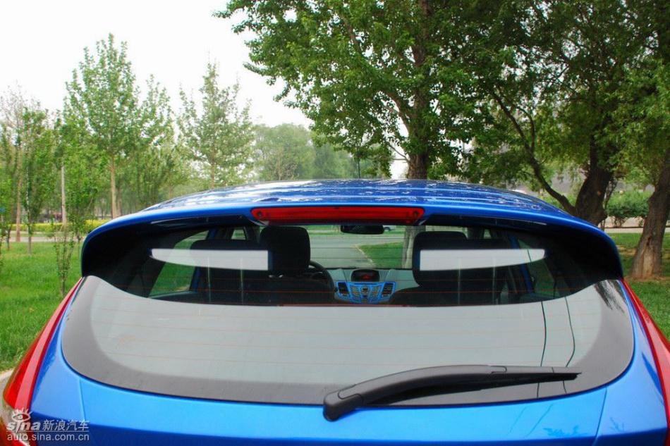 新嘉年华两厢手动运动型外观