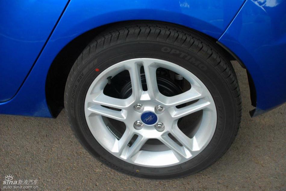 新嘉年华两厢手动运动型外观