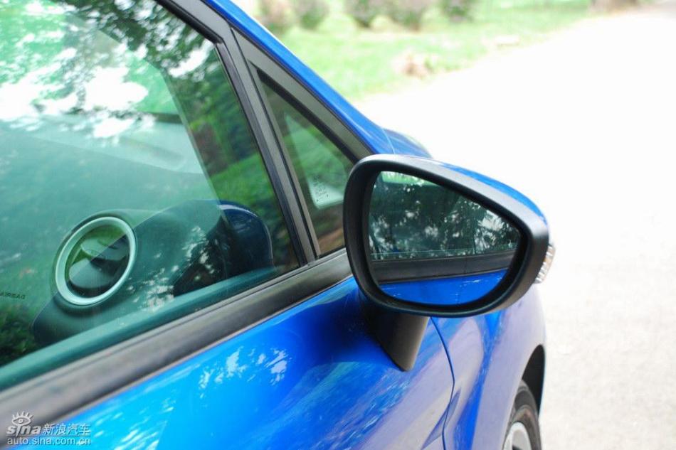 新嘉年华两厢手动运动型外观