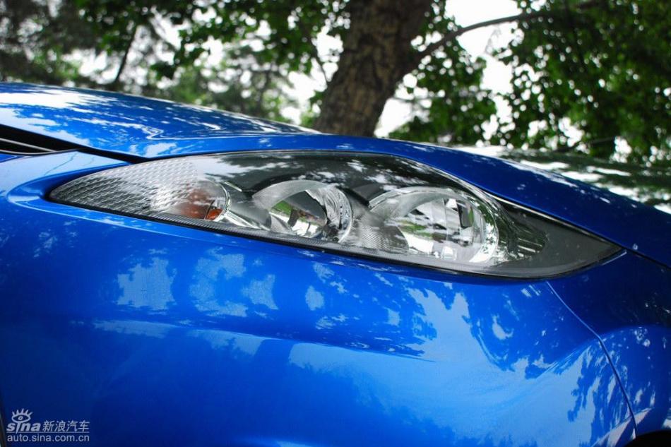 新嘉年华两厢手动运动型外观