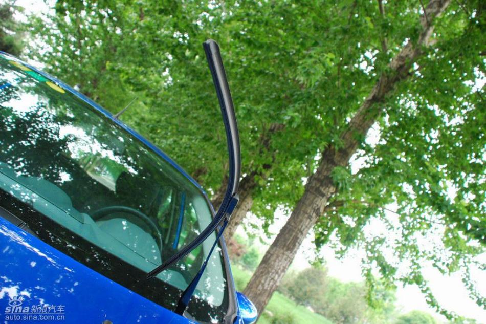 新嘉年华两厢手动运动型外观