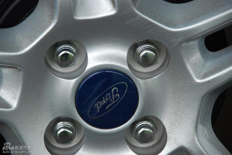 新嘉年华两厢手动运动型外观