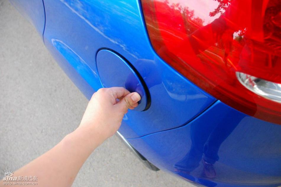 新嘉年华两厢手动运动型外观