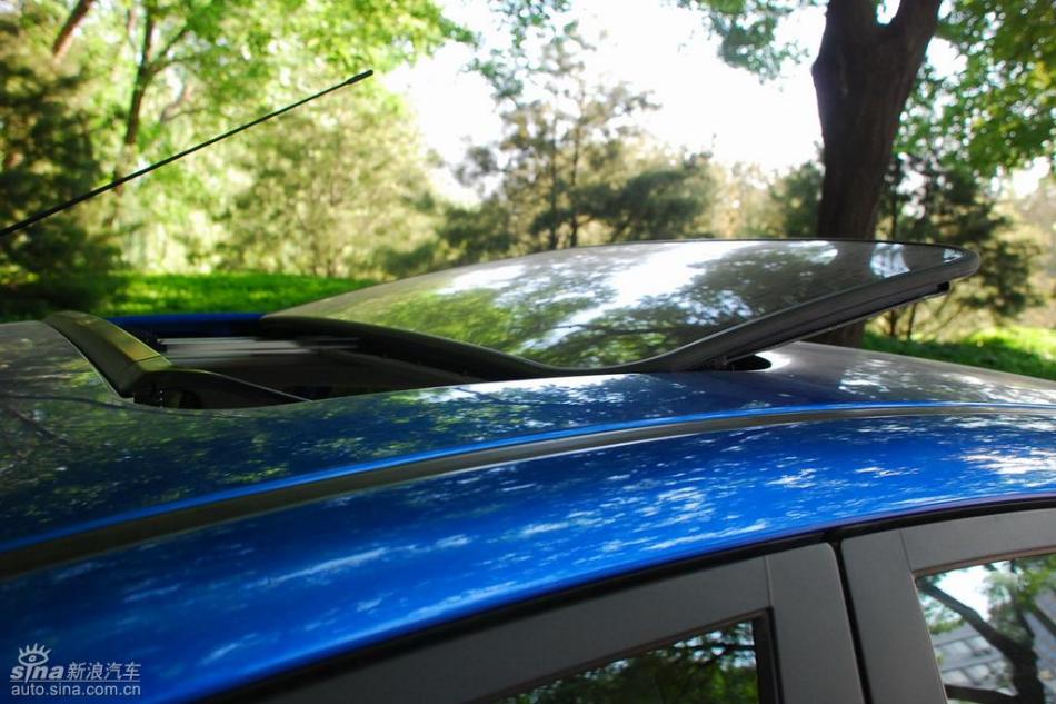 新嘉年华两厢手动运动型内饰