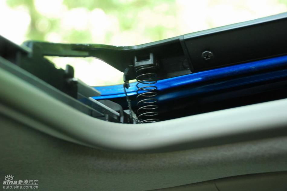 新嘉年华两厢手动运动型内饰